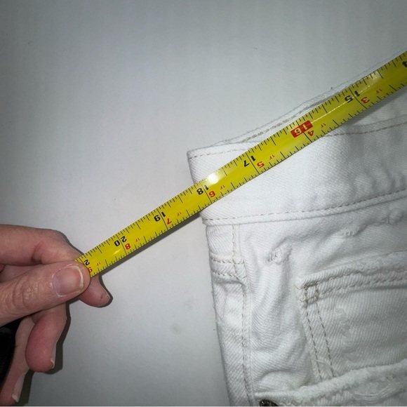 Universal Thread 90s Baggy Jean shorts White Distressed Size 14 - Picture 13 of 14